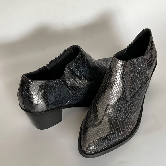 Very Volatile Ankle Boots Shiny Snake Print NWT - Picture 9 of 9